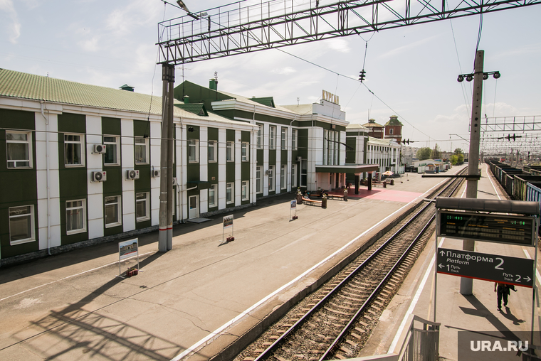 Виды города. Курган, железнодорожный вокзал, площадь слосмана6, станция курган