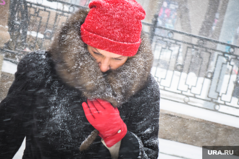 Виды города, снег. Екатеринбург, снег, холод, зима, непогода, метель