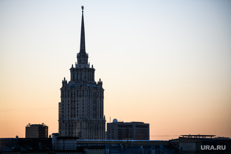Виды Москвы, город москва, старое здание, высотное здание