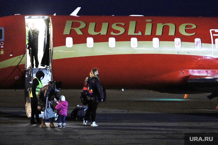 Рейсы в Санкт-Петербург выполняет компания «РусЛайн»