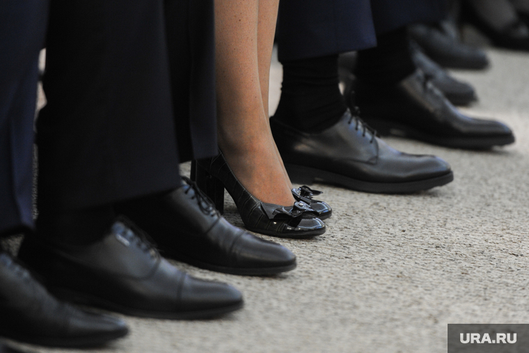 Публичные слушания бюджета на 2019 год. Челябинск, женские туфли, женщина чиновник, гендерное неравенство, права женщин, женские права