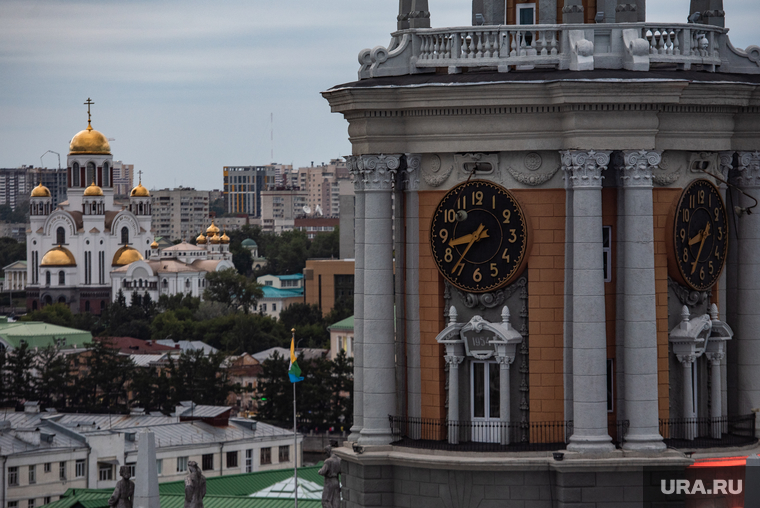 День города в Екатеринбурге. Екатеринбург, храм на крови, здание администрации екатеринбурга, мэрия екатеринбурга