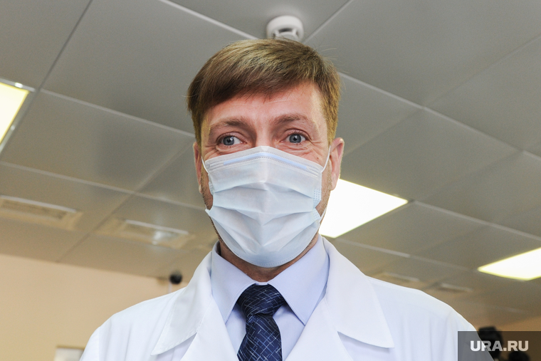 Поездка Алексея Текслера в ОКБ-2 для проверки готовности к пандемии. Челябинск, медики, медицина, врач, больница, семенов юрий
