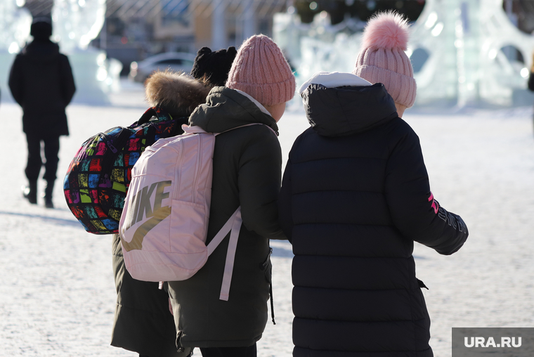 Площадь Ленина. Курган, зима, ученики, девочки, дети, зимние каникулы, ученицы