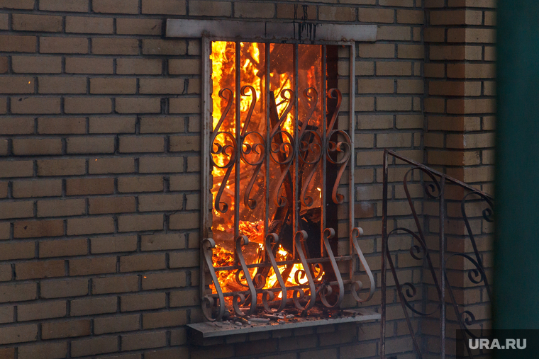 Верховые пожары в поселках Джабык и Запасное. Челябинская область, огонь, лесной пожар, окно, дом горит, село запасное