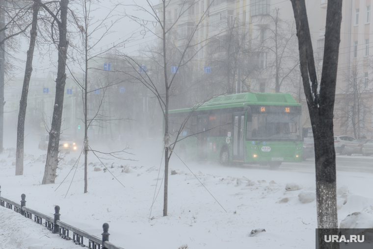 Снежный буран и непогода. Челябинск, холод, зима, буран, непогода, метель, автобус, шторм, ураган, климат, вьюга, мороз