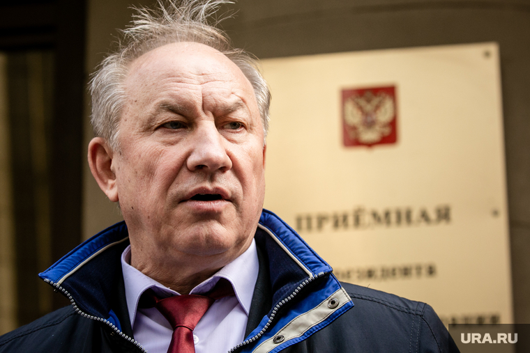 Коммунисты из КПРФ во подают обращение в администрацию президента. Москва, рашкин валерий, коммунисты