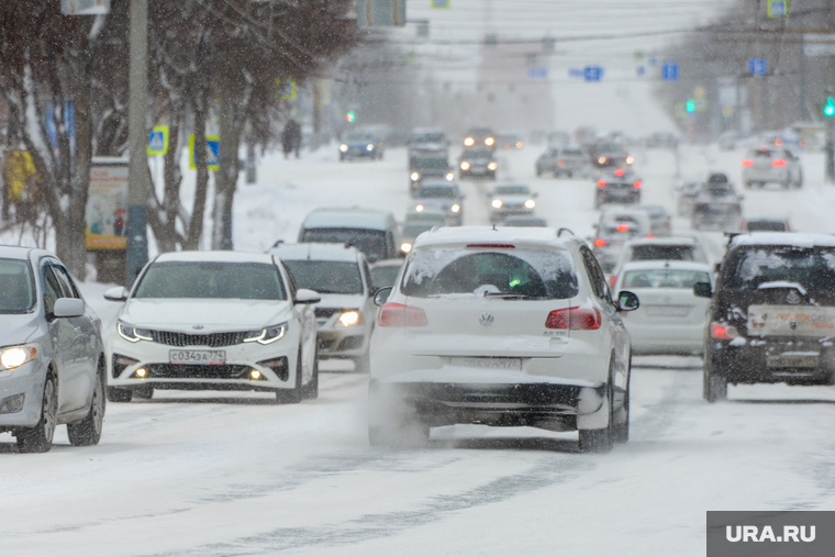 Снегопад, мороз, зима. Челябинск, снег, снегопад, зима, автотранспорт, улица воровского, мороз