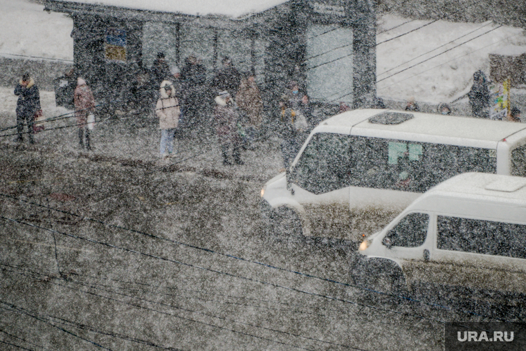 Снегопад. Челябинск, снег, погода, автомобиль, остановка общественного транспорта, снегопад, климат, маршрутки, автотранспорт