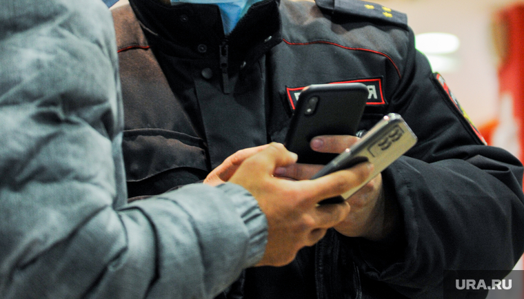 Рейд по проверке соблюдения масочного режима и QR-кодов в ТРК. Челябинск, торговый центр, полиция, трк, проверка qr-кода