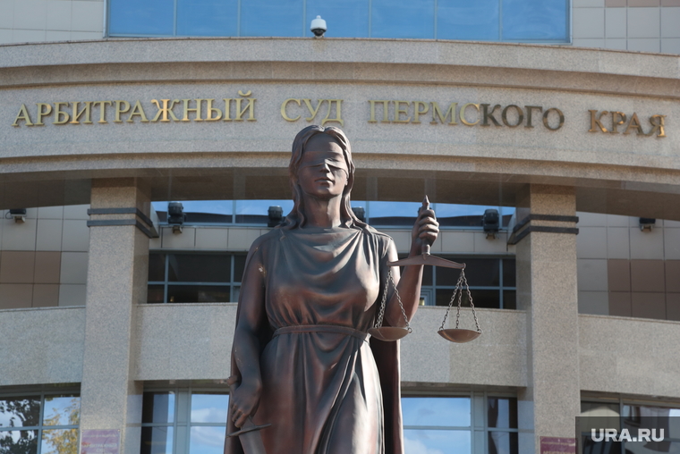 Статуя Фемиды у краевого арбитражного суда. Пермь, фемида, правосудие
