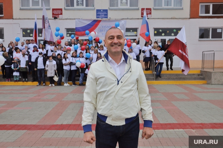 Шествие возле избирательного участка 17 сентября объяснили празднованием дня рождения мясокомбината «Велес»
