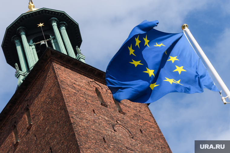 Виды Стокгольма. Швеция.ЛГБТ, флаг евросоюза, европа, стокгольмская ратуша