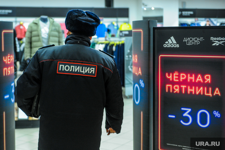Рейд по проверке соблюдения масочного режима и QR-кодов в ТРК. Челябинск, торговый центр, распродажа, полиция, магазин, черная пятница, бутик, трк