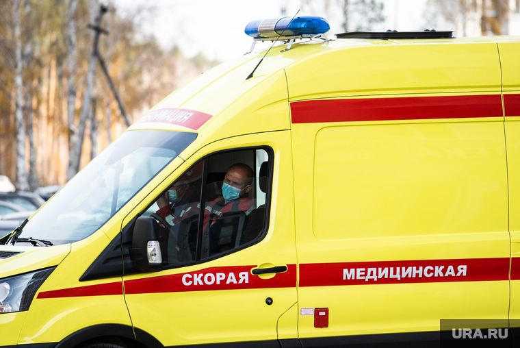 Вертолёт с девушкой из Магнитогорска, пострадавшей при падении в Оленьих ручьях. Екатеринбург, реанимация, медицина катастроф, экстренная помощь, машина реанимации