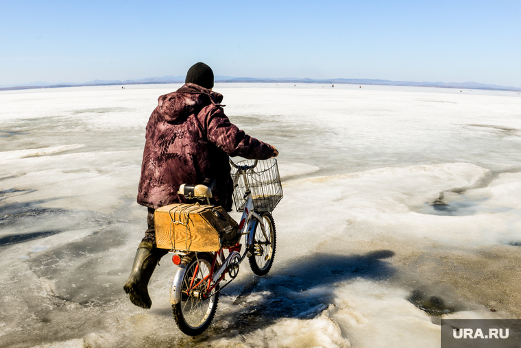 Министерство экологии провело рейд по территориям баз отдыха и туристических зон. Челябинск, рыбаки, рыбалка, велосипед, озеро увильды, весна, лед