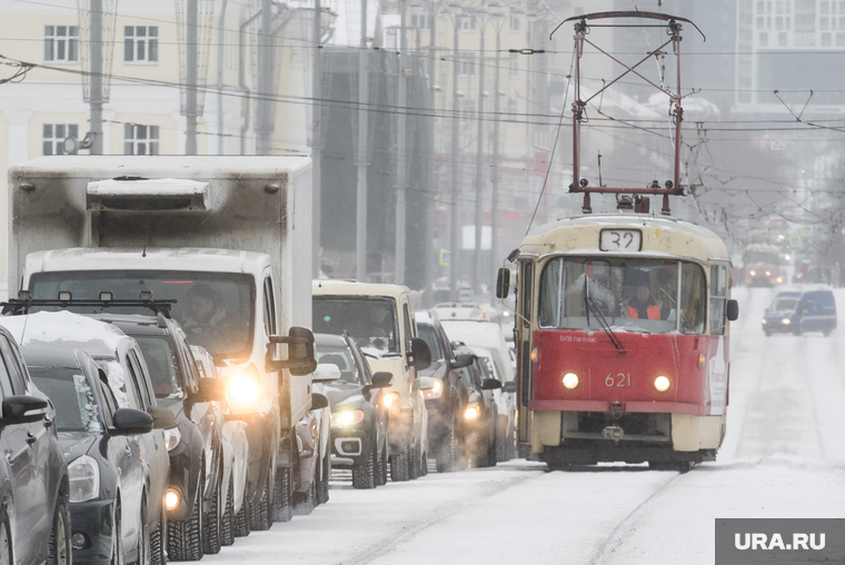 Виды Екатеринбурга, зима, общественный транспорт, снег в городе, проспект ленина, трамвай, заснеженная улица