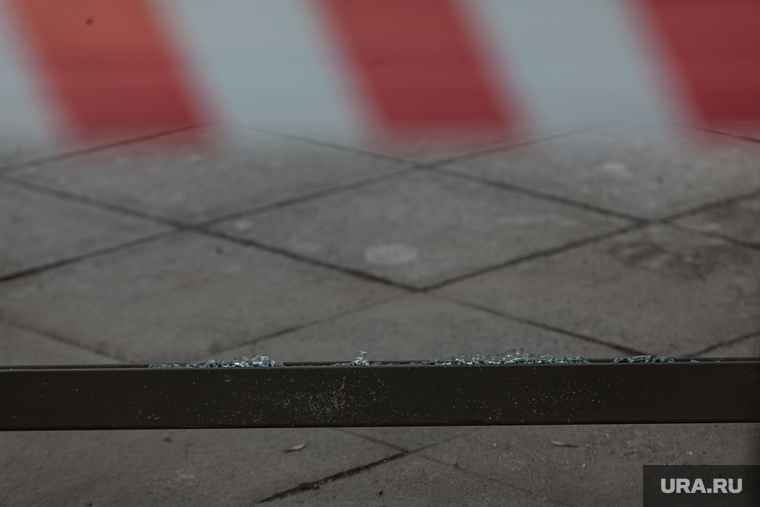Последствия взрыва у Никитских ворот, на Покровке 19. Москва., чп, битое стекло, лента ограждения, авария, остановка общественного транспорта, проишествие