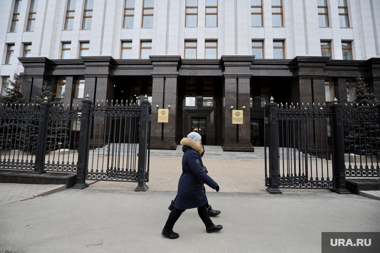 Ворота резиденции губернатора открыли. Челябинск, резиденция губернатора челябинской области, ворота резиденции, парадный вход