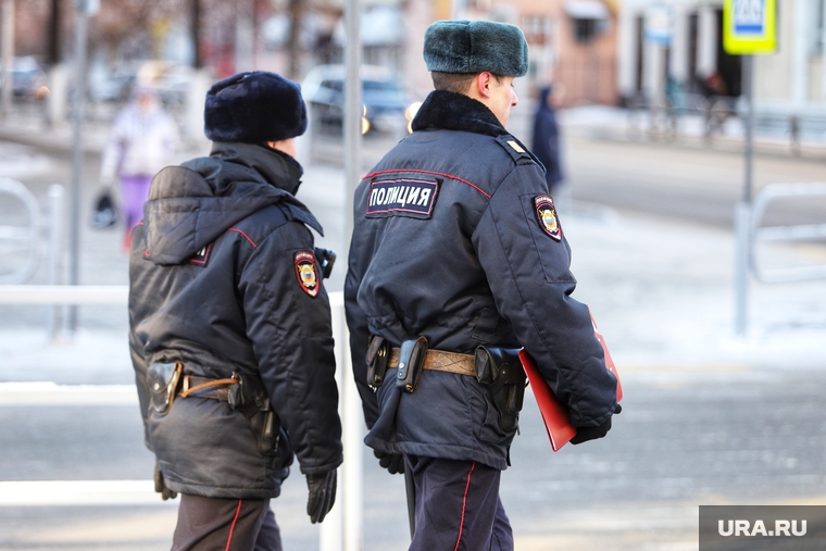 Строительство ледового городка на площади Ленина. Курган, полиция, наряд полиции