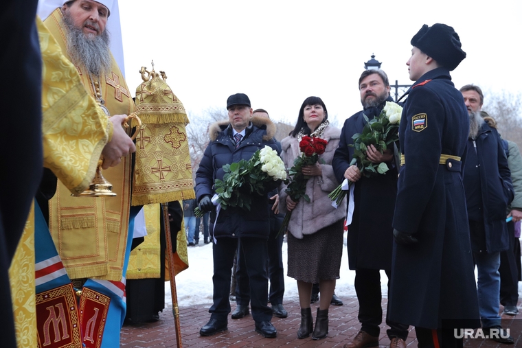 В Кургане первые лица и православный олигарх Константин Малофеев открыли памятник