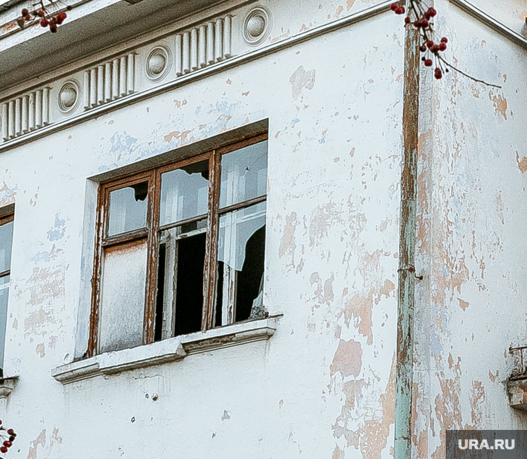 Исторические дома на улице Береговой. Тюмень, старый дом, заброшенный дом, разбитые окна, ретро, дом деревянный, зарека, улица береговая