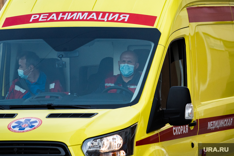 Вертолёт с девушкой из Магнитогорска, пострадавшей при падении в Оленьих ручьях. Екатеринбург, реанимобиль, медицина катастроф, машина реанимации, реанимация