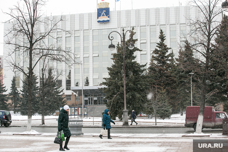 Пешеходы. Тюмень, администрация тюмени, городская дума, прохожие, пешеходы, городская дума тюмени