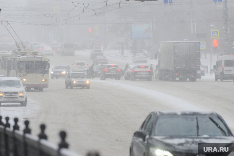 Снегопад. Челябинск, автотранспорт, снегопад
