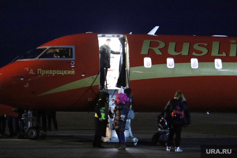 Первый рейс Санкт-Петербург -Курган. Курган, руслайн, аэропорт курган, пассажиры, самолет, ночной рейс