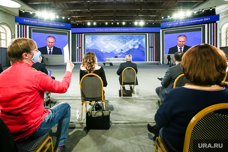 Семнадцатая ежегодная пресс-конференция президента РФ. Москва, путин на экране, пресс конференция путина владимира