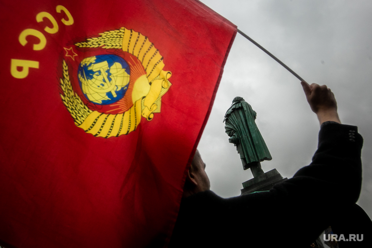 Митинг КПРФ за отмену выборов на Пушкинской площади. Москва, ссср, советский союз, памятник пушкину, кпрф, пушкинская площадь, митинг, протест, коммунисты