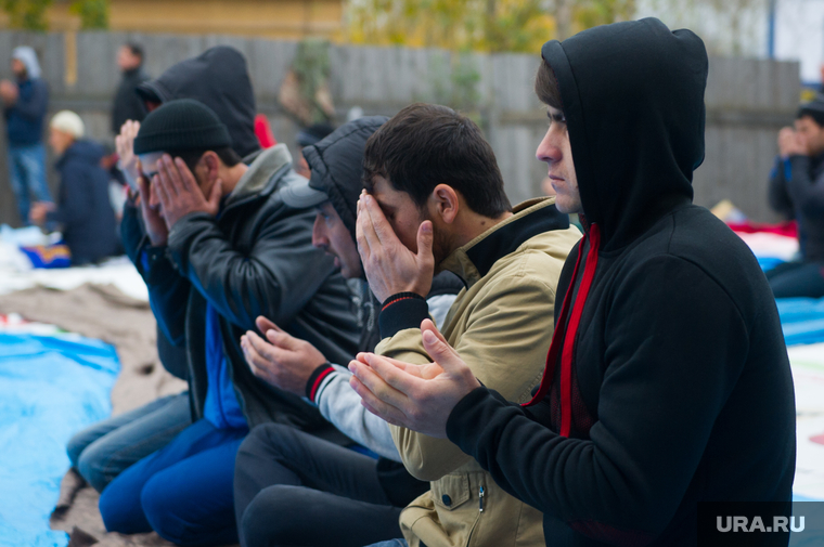 Курбан байрам в мечети Рамазан на ул. Репина, 42. Екатеринбург, молитва, ислам, намаз, ритуал, исламисты, мусульмане