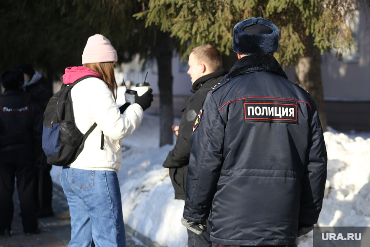 Несанкционированная акция в поддержку оппозиционера. Курган, подростки, полиция, кофе