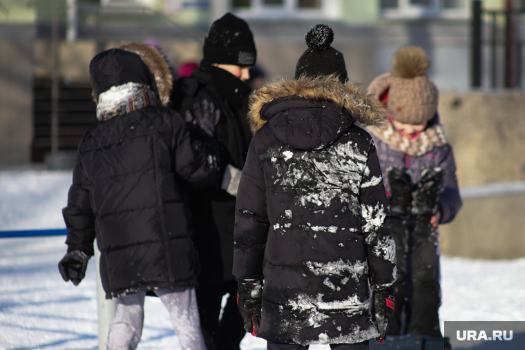 Площадь Ленина. Курган, зима, ученики, школьники, зимние каникулы
