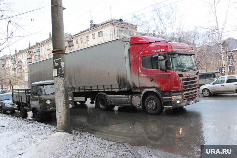 Фуры в городе
Курган, фура