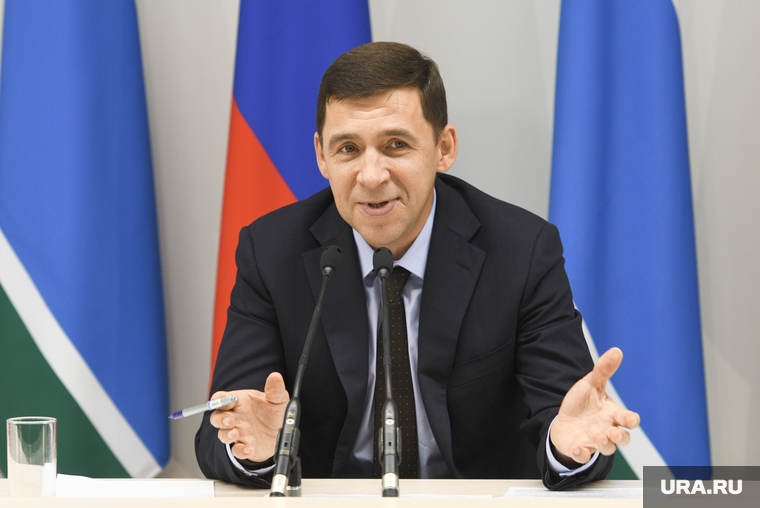 Пресс-конференция губернатора Свердловской области Евгения Куйвашева в конгресс-центре по итогам «Иннопром 2019», куйвашев евгений, портрет, разводит руками