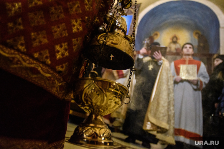 Празднование Терендеза в Церкви Святого Карапета. Екатеринбург, церковная служба, кадило