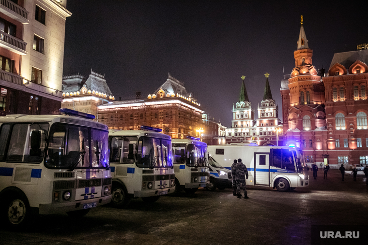 Несогласованная акция протеста после объявления приговора оппозиционеру-блогеру. Москва, автозак, полиция, росгвардия, протест, манежная площадь, омон, москва, несогласованная акция