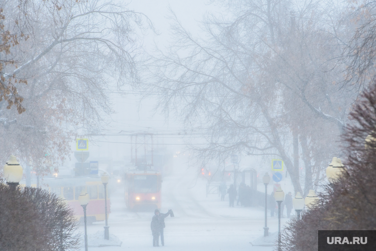 Виды города, снег. Екатеринбург, метель, снегопад