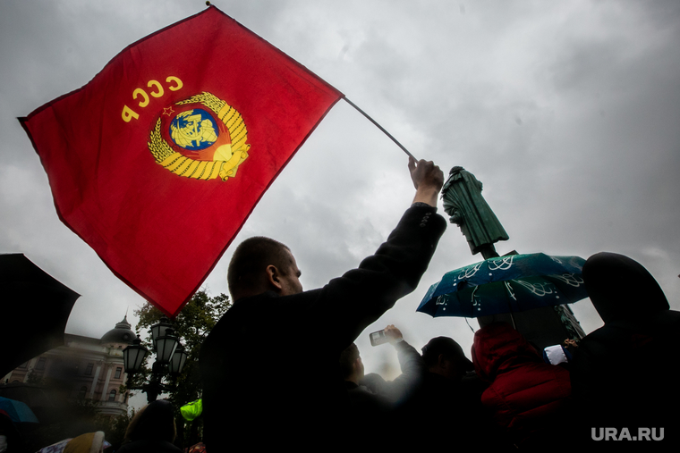 Митинг КПРФ за отмену выборов на Пушкинской площади. Москва, ссср, советский союз, памятник пушкину, кпрф, пушкинская площадь, митинг, протест, коммунисты