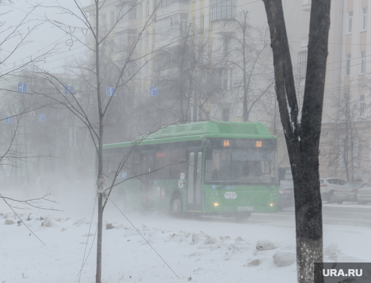 Снежный буран и непогода. Челябинск, холод, зима, буран, непогода, метель, автобус, шторм, ураган, климат, вьюга, мороз
