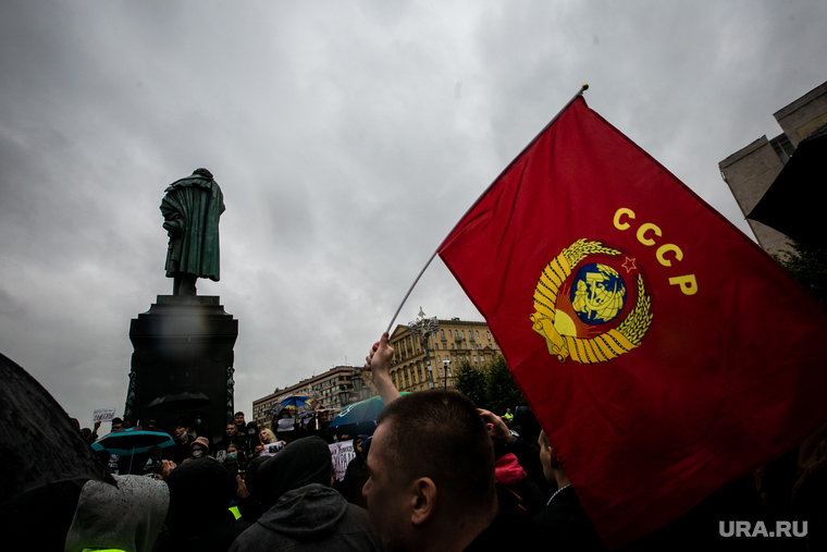 Митинг КПРФ за отмену выборов на Пушкинской площади. Москва, ссср, советский союз, памятник пушкину, кпрф, пушкинская площадь, митинг, протест, коммунисты