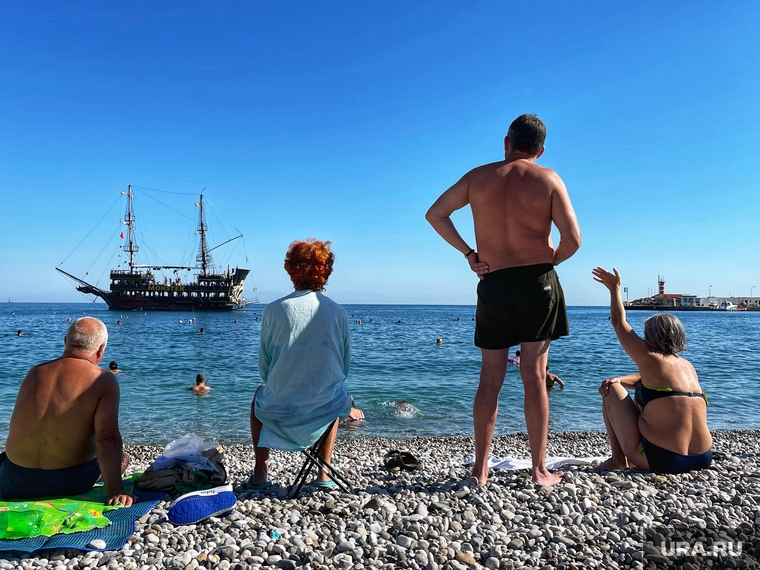 Отдых. Клипарт. Курган, море, берег, отдыхающие, путешествия, отдых, отпуск, туристы, туризм