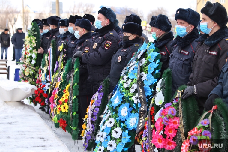 Похороны погибшего полицейского Михалева Дениса в поселке Мишкино. Курган