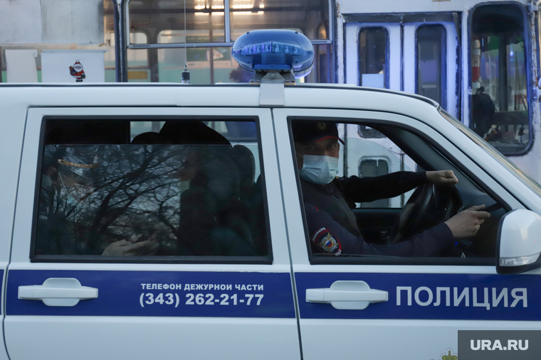 Несанкционированная акция сторонников оппозиционера Алексея Навального. Екатеринбург, машина полиции, полиция