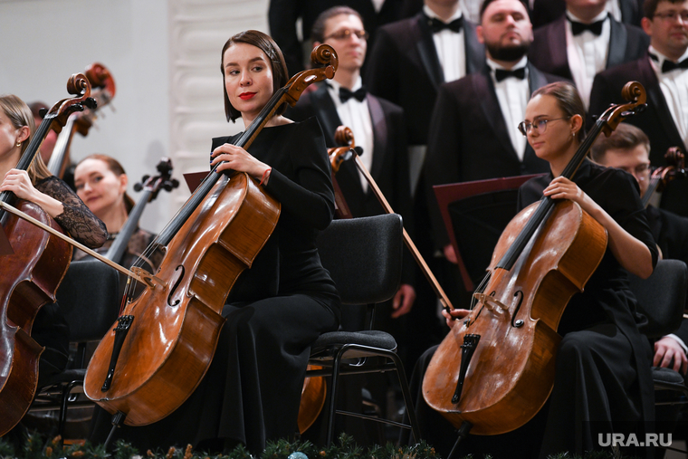 «Поэму об Урале» виртуозно исполнили уральский молодежный симфонический оркестр и симфонический хор филармонии