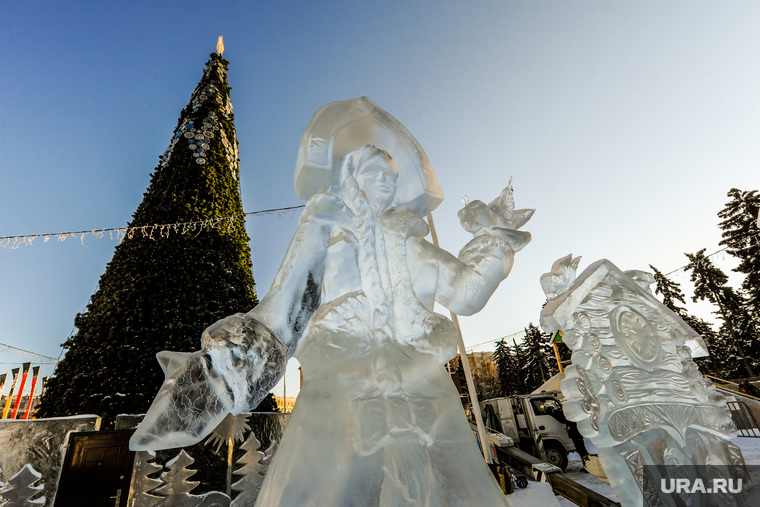 Ледовый городок. Челябинск, елка, ледовый городок, снегурочка, ледовые скульптуры, скульптура изо льда
