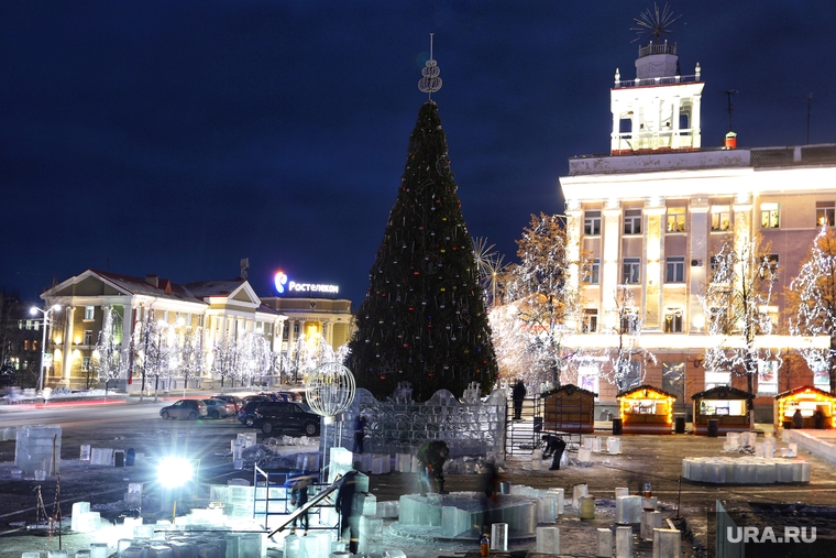 Новогоднее украшение города. Курган , елка, ледовый городок, новогодняя елка, гирлянда, площадь в кургане, площадь ленина, новогоднее украшение