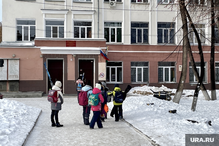 Ситуация с эвакуацией в школах. Челябинск, зима, ученики, дети, школа, школьники, 30 школа